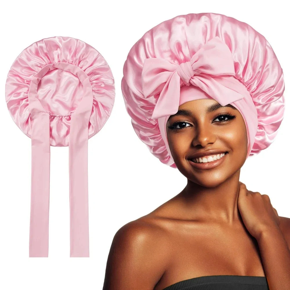 Schlafhaube Vegan – rosa Satinhaube mit Schleife, Frau mit Haube