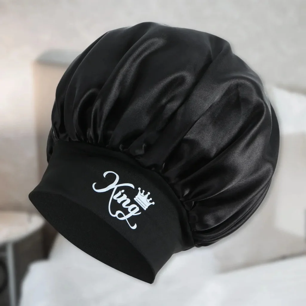 Seidenmütze Herren – schwarze Satinhaube mit weißem King-Schriftzug