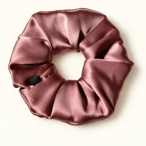 Extra großer Seiden-Scrunchie in Cameo-Braun – vollständige Produktansicht